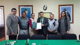 Preparación. El convenio lo firmaron la alcaldesa Judith Marmolejo de la Cruz y el rector de la UAL, Omar Lozano Cantú. (EL SIGLO DE TORREÓN)