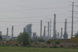 Se están realizando los protocolos para reanudar la operación de la refinería. (EL UNIVERSAL)