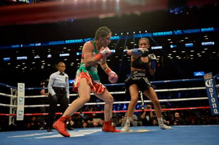El duelo celebrado en el Barclays Center en Brooklyn, Nueva York, no decepcionó a los asistentes, quienes presenciaron de una espectacular contienda de boxeo y la guerra boxística entre México y Puerto Rico. (ESPECIAL)