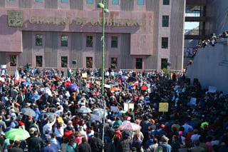 Manifestación. En Hermosillo, Sonora, cientos de personas protestaron en el Cento de Gobierno.
