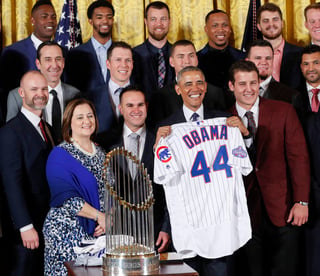 Barack Obama, presidente de Estados Unidos, recibió a los Cachorros de Chicago, campeones de Grandes Ligas en el 2016. (AP)