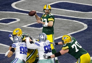 Aaron Rodgers lució en la victoria de ayer de los Packers sobre Cowboys. (AP)