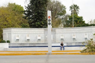 El director de Obras Públicas Gerardo Berlanga Gotés que el 'modernista' señalamiento vial fue colocado efectivamente fuera de lugar. (EL SIGLO DE TORREÓN)