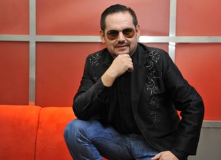 Contento. El cantante lagunero Roberto Alemán lanzará su próxima producción discográfica.