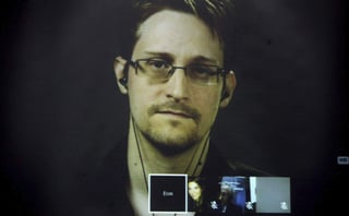 Snowden filtró en 2013 detalles de programas de espionaje de amplio alcance nacional e internacional y se refugió en Rusia para evitar ser procesado en Estados Unidos. (ARCHIVO)