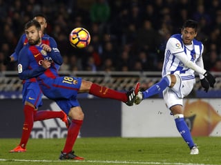 Barcelona apenas pudo rescatar el empate a un gol en su visita a la Real Sociedad en noviembre pasado. (Archivo)