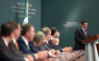 En análisis. El pasado martes Peña Nieto anunció dos decretos para impulsar la inversión. 