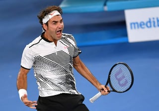 Roger Federer derrotó en cinco sets al japonés Kei Nishikori. (EFE)