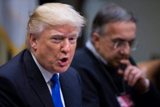 Durante una reunión con directivos de la industria automotriz en la Casa Blanca, Trump reiteró su ofrecimiento para reducir impuestos de manera sustancial. (ARCHIVO)