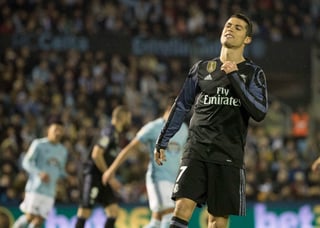El Real Madrid siguió teniendo más la pelota pero los marcajes individuales de los defensores celestes asfixiaron a sus atacantes.
