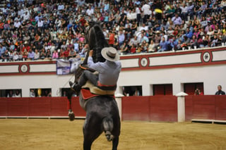 Con un espectáculo renovado que incluye la presentación de un total de 12 caballos aztecas, 10 bailarines profesionales y cantantes folclóricos, este show promete trasladar a los espectadores a un viaje por la historia de México. (ARCHIVO)