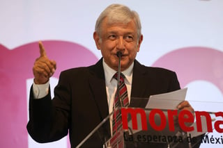 El líder nacional de Morena, Andrés Manuel López Obrador, cambió de opinión ante la amenaza del mandatario estadounidense. (ARCHIVO)