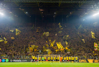 Dortmund subió un tuit con la frase: The only #wall we believe in. El Dortmund le contesta a Trump