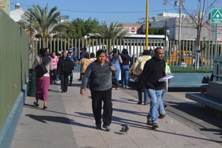Demanda. De acuerdo con el Sindicato del Seguro Social, actualmente la Clínica 16 de Torreón, opera arriba del 120 por ciento. (ANGÉLICA SANDOVAL)