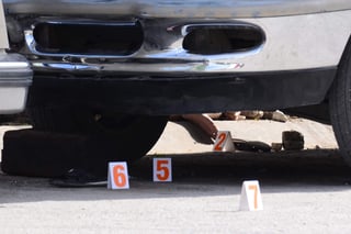 Los agentes de investigación hallaron al menos 20 casquillos percutidos, cuyo calibre no se ha dado a conocer hasta ahora. (ARCHIVO)
