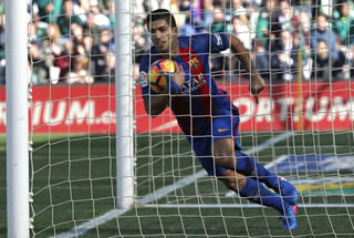 Luis Suárez marcó el gol del empate al minuto 90. (EFE)