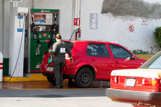 Advierten. El PAN pide que ya no se aumente el precio en febrero, mientras que PRD exige que se dé marcha atrás al gasolinazo.