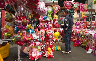 El portal de ofertas y catálogos online refiere que el día de San Valentín se ha convertido en una importante fecha para el comercio mexicano. (ESPECIAL)
