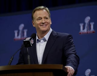 El comisionado de la NFL, Roger Goodell, dijo ayer en conferencia de prensa que el 'deflategate' es parte de la historia. (AP)