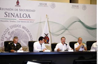 Plan. Osorio Chong se reunió con autoridades estatales y municipales de seguridad en Sinaloa.