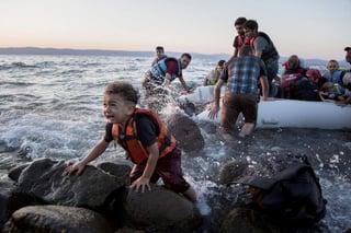 En un comunicado, el Unicef destacó que la cifra de niños fallecidos en su intento de cruzar hacia Europa es sólo una estimación, por lo que el número real podría ser mucho más elevado. (ESPECIAL)