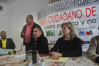Acciones. Representantes de las asociaciones que conforman el Frente Ciudadano de La Laguna, dieron los detalles de la Marcha contra la Corrupción que se realizará mañana domingo. (GUADALUPE MIRANDA)