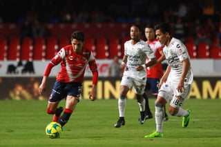 Ángel Reyna en una jugada durante el partido de ayer. (Jam Media)
