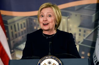 El mundo, dice Clinton en el video, necesita 'mujeres fuertes que se hagan sentir y que expresen sus opiniones'. (ARCHIVO)