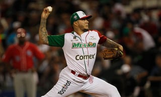 El lanzador Héctor Velázquez, de Los Caballeros Águilas de Mexicali, en acción durante el partido por el título.  (EFE)   