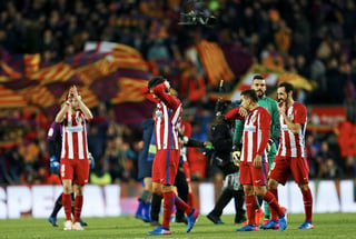 Atlético, campeón de la liga en 2014, marcha cuarto en la clasificación, a siete puntos de Real Madrid, que además tiene dos partidos pendientes.
