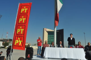 Uno más. El exalcalde de Torreón José Ángel Pérez, fue presentado como aspirante a la gubernatura de Coahuila por el PT. (GUADALUPE MIRANDA)
