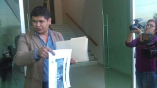 Chairez Bravo acudió ante el Instituto Electoral de Coahuila para impugnar el preregistro de Miguel Ángel Riquelme como candidato a la gubernatura.