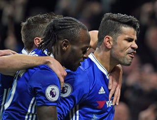 Costa, que tiene contrato con el Chelsea hasta verano de 2019, es el segundo máximo artillero de la liga inglesa este curso, con 16 tantos, uno menos que el delantero del Everton Romelu Lukaku. (AGENCIAS)