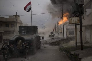 El comandante explicó que los milicianos abortaron el intento de los yihadistas tras seis horas ininterrumpidas de duros combates, en las que lograron destruir cinco vehículos bomba. (ARCHIVO)