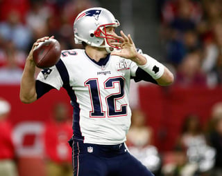 Tom Brady logró su quinto campeonato en la NFL, también ganó el premio al Jugador Más Valioso del partido. (EFE)
