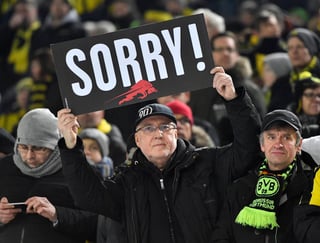 La Federación Alemana de Futbol sancionó al Borussia Dortmund por el comportamiento de sus aficionados en el juego ante Leipzig. (EFE)