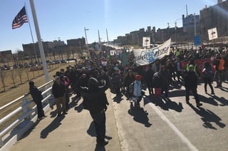 Orgullo. Miles de personas marcharon desde una zona predominantemente hispana hasta el palacio de justicia ubicado en el centro de Milwaukee.