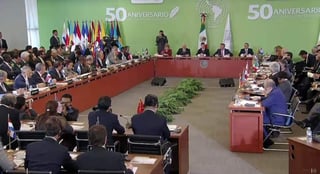 Peña Nieto encabezó la ceremonia del 50 Aniversario de la Firma del Tratado de Tlatelolco. (ESPECIAL) 