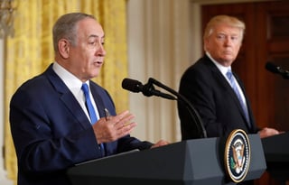 'Bajo su liderazgo, creo que podemos hacer que retroceda la creciente oleada del Islam radical, y en esta gran tarea, como en muchas otras, Israel está de su lado y yo también', le dijo Netanyahu a Trump. (AP)