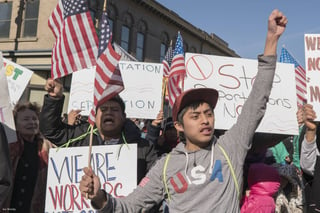 Respuesta. Se espera que hoy miles de inmigrantes no se presenten a trabajar ni a la escuela, como parte de la protesta nacional.