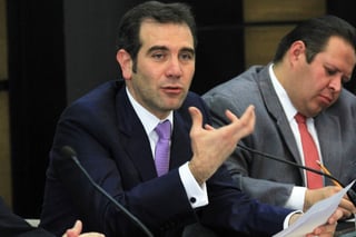 Al presidir la Junta General Ejecutiva del INE, Córdova Vianello, minimizó la cifra respecto a los 15 mil millones de pesos ejercidos por el organismo en 2015. (ARCHIVO)