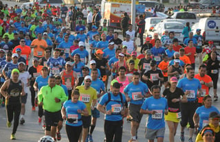 Centenares de deportistas tomarán las calles de la Comarca Lagunera al formar parte de las dos pruebas atléticas de esta mañana. Disputarán hoy las carreras de 5 y 15 kilómetros de Rocksport