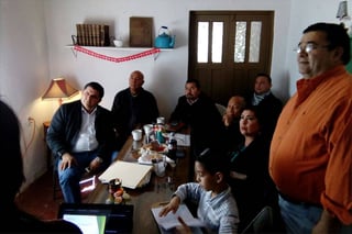 Reunión. Funcionarios y alcaldesa de Lerdo se reunieron para revisar y aprobar el proyecto del festival 'Lerdantino'.