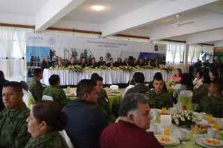 La celebración en honor a los militares se realizó este domingo en las instalaciones del 33 Batallón de Infantería de la XI Región Militar. (ROBERTO ITURRIAGA)