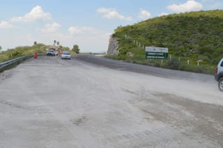 El alcalde José Luis Ramos dijo públicamente que ya ha solicitado a SCT la pronta rehabilitación de esta carretera. (ARCHIVO)


