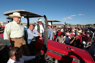 Apoyo. El gobernador Rubén Moreira Valdez, entregó 50 tractores a productores de la Región Centro-Desierto. (EL SIGLO DE TORREÓN)