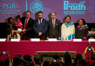 Histórico. El procurador Raúl Cervantes pidió disculpa pública a las tres mujeres indígenas.