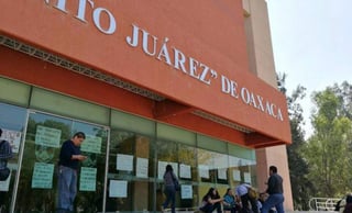 El rector de la Universidad pública más grande del estado, Eduardo Bautista Martínez, calificó como ilegal la huelga y confió en que las próximas horas la Junta Local de Conciliación y Arbitraje lo declare de esa manera. (ARCHIVO)