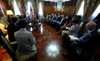 El secretario de Seguridad Nacional de los Estados Unidos, John Kelly, se reunió con el presidente de Guatemala Jimmy Morales, en el Palacio Nacional. (EFE)
