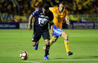 En duelo de felinos, Tigres y Pumas igualaron a un gol en la ida de los cuartos de final de la Concachampions. (Jam Media)